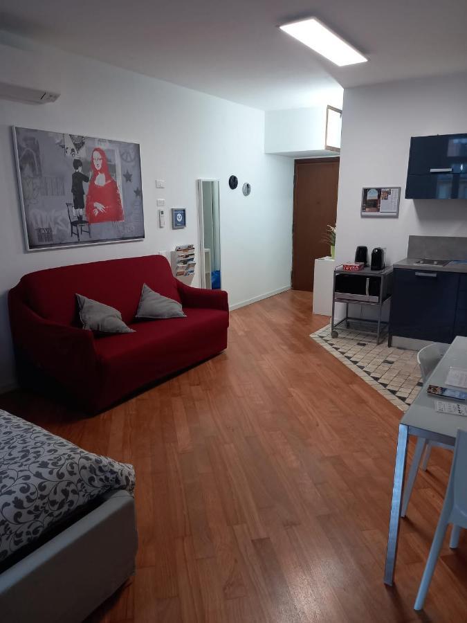 Suite Apartment San Lazzaro Bergamo Bagian luar foto